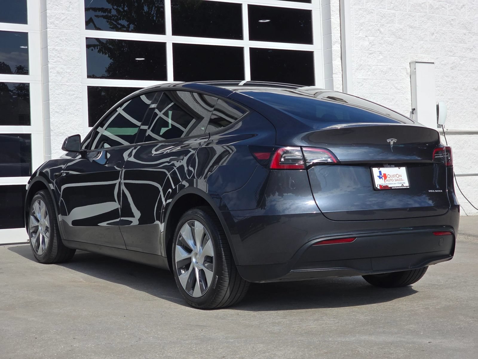 Used 2024 Tesla Model Y Long Range AWD/4WD image 7