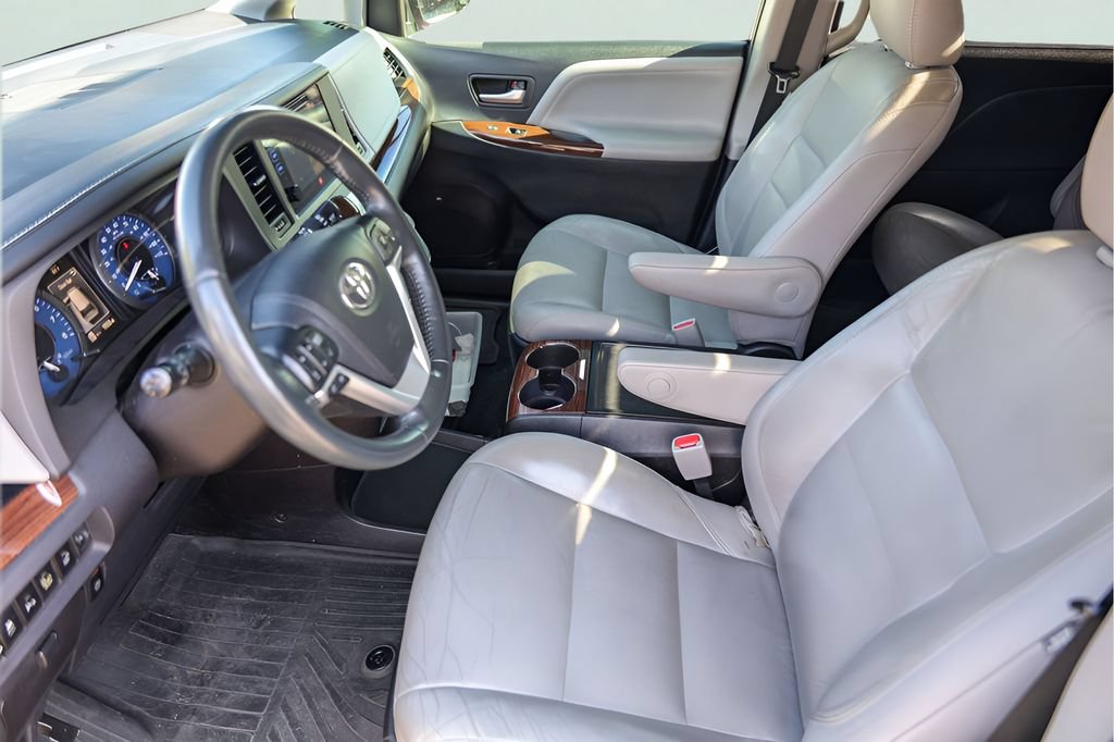 Used 2017 Toyota Sienna Limited Premium AWD/4WD image 12