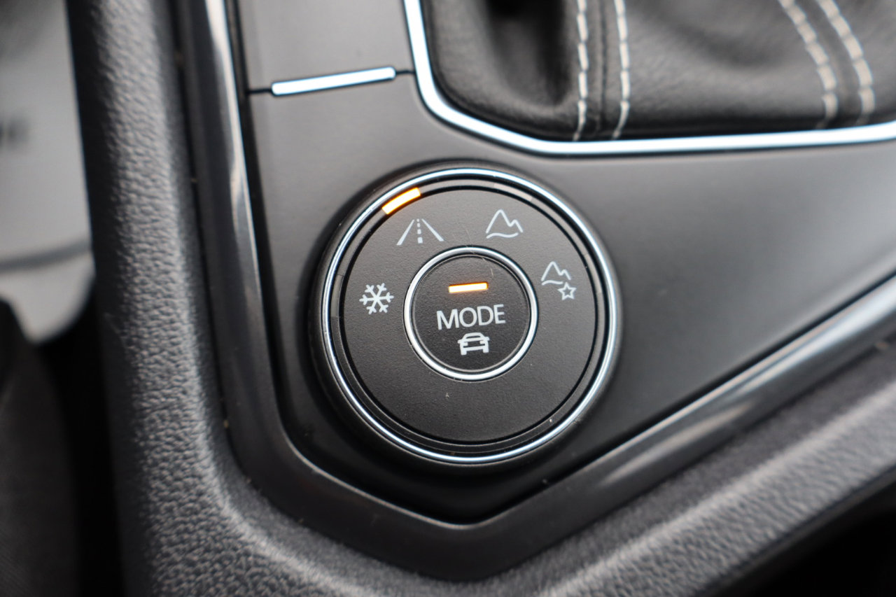 Used 2023 Volkswagen Tiguan SE R-Line image 17