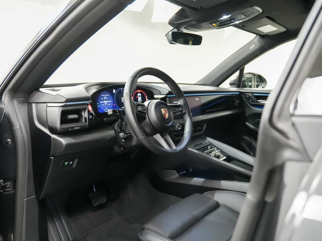 Certified 2025 Porsche Macan Electric RWD image 4