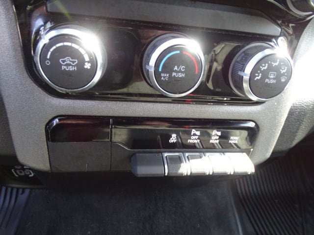 Used 2025 RAM 1500 Warlock AWD/4WD image 11