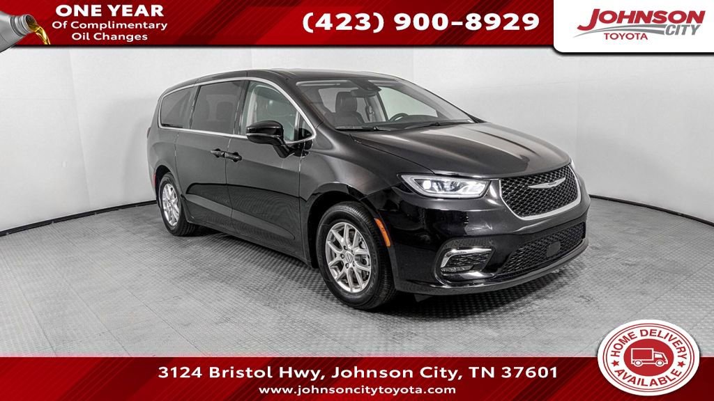 Used 2024 Chrysler Pacifica Touring-L image 1