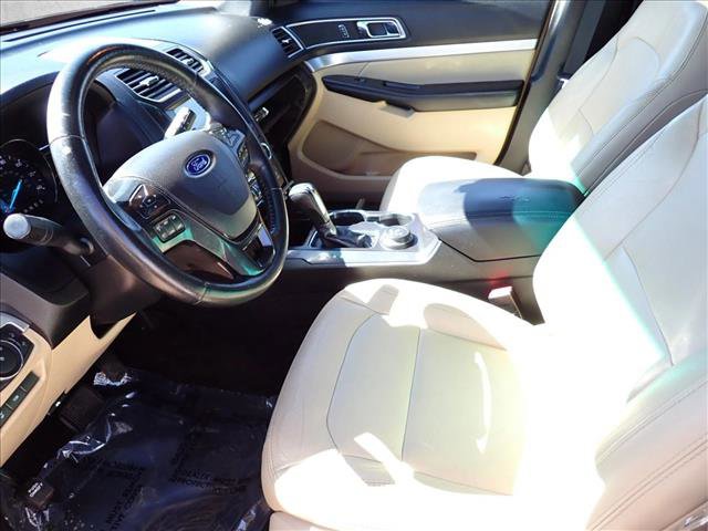 Used 2016 Ford Explorer XLT w/ Equipment Group 202A AWD/4WD image 12