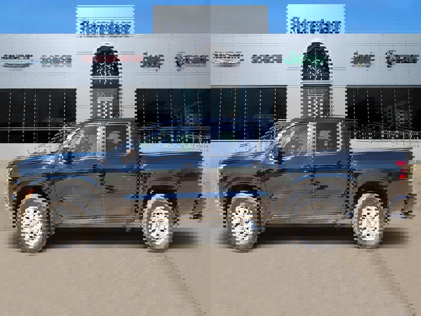 Used 2023 Nissan Frontier SV w/ Technology Package image 3