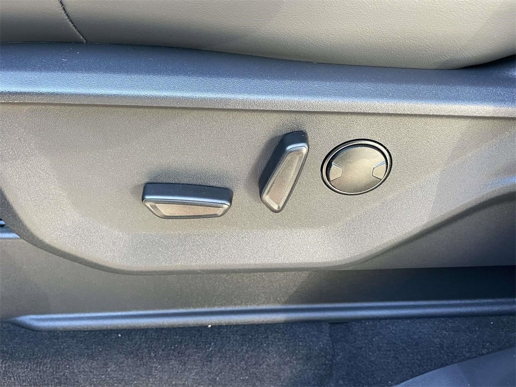 New 2025 Ford Expedition Active image 18