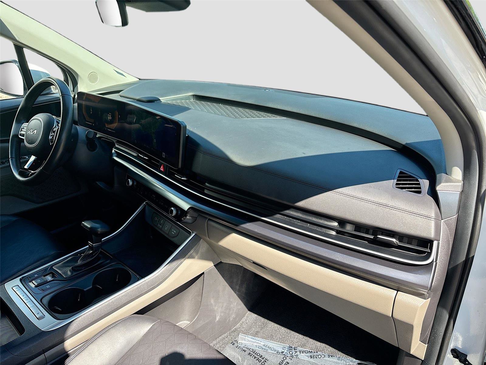 Used 2025 Kia Carnival image 31