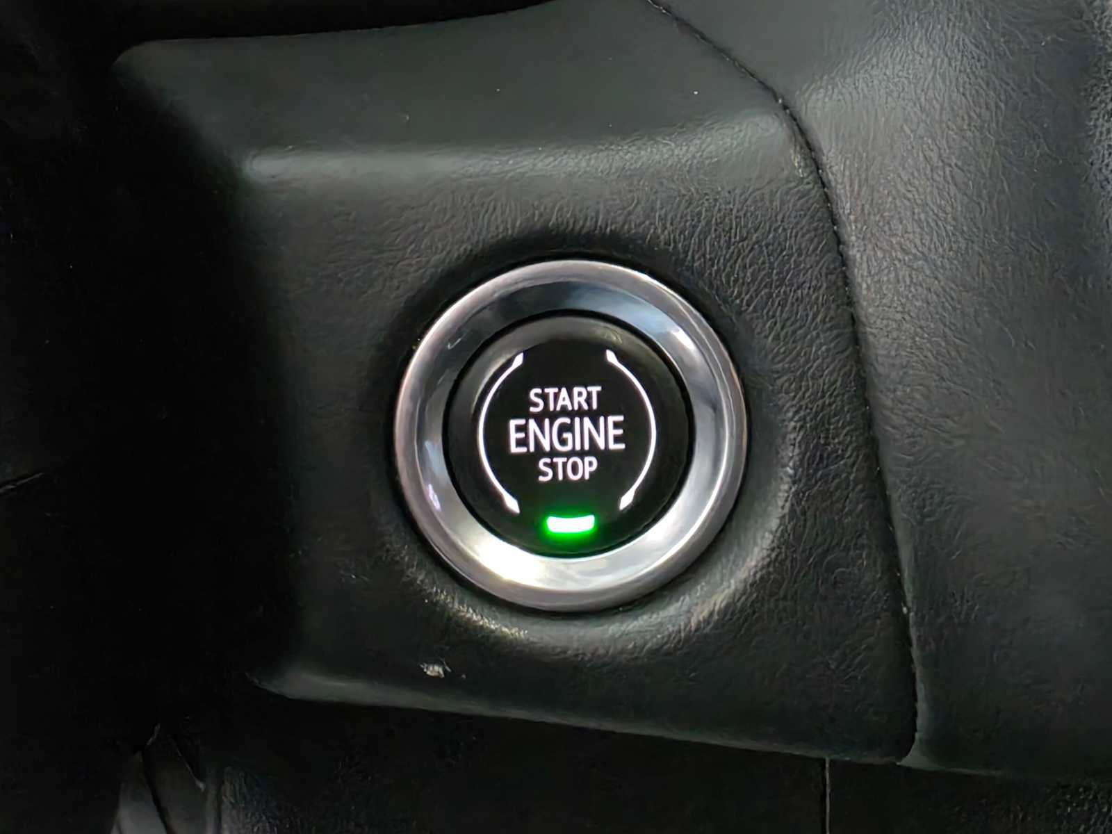 Used 2022 Chevrolet Tahoe Z71 w/ Z71 Off-Road Package AWD/4WD image 34