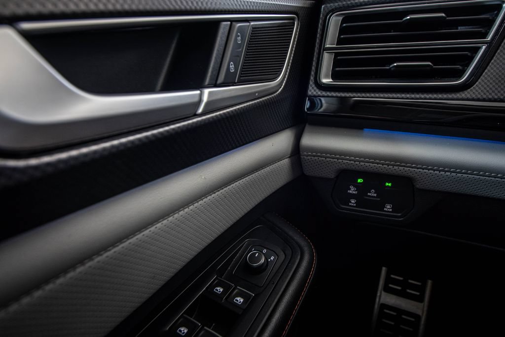 Certified 2024 Volkswagen Atlas Peak Edition SEL AWD/4WD image 35