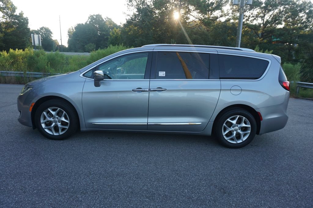 Used 2020 Chrysler Pacifica Limited FWD image 24