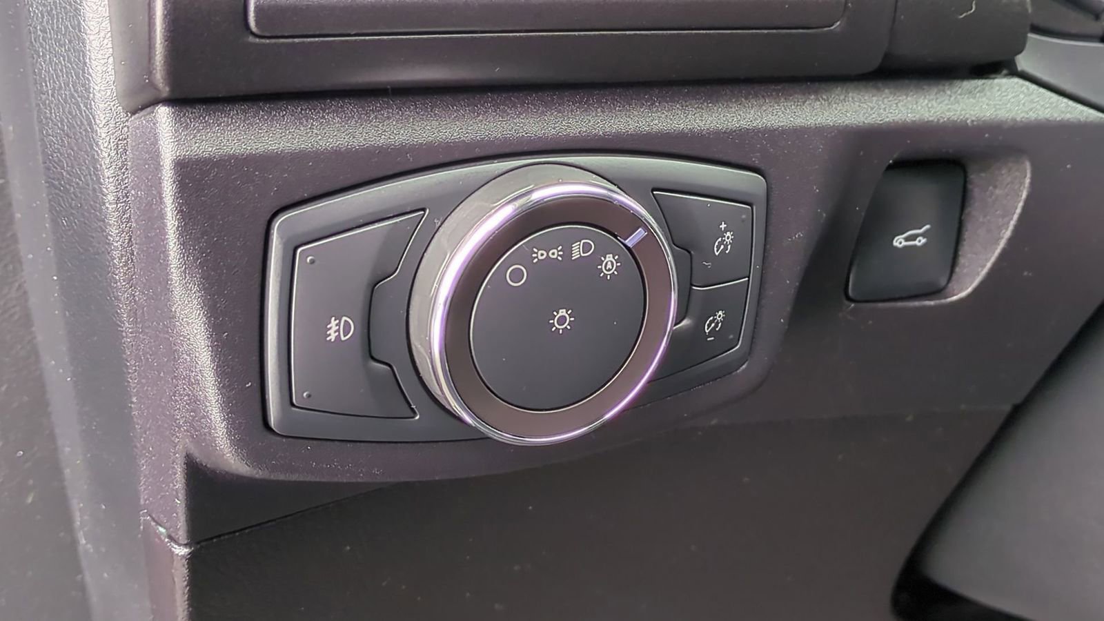 Used 2018 Ford Fusion Titanium image 18