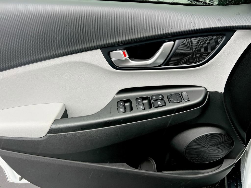 Used 2023 Hyundai Kona SE w/ Cargo Package image 19