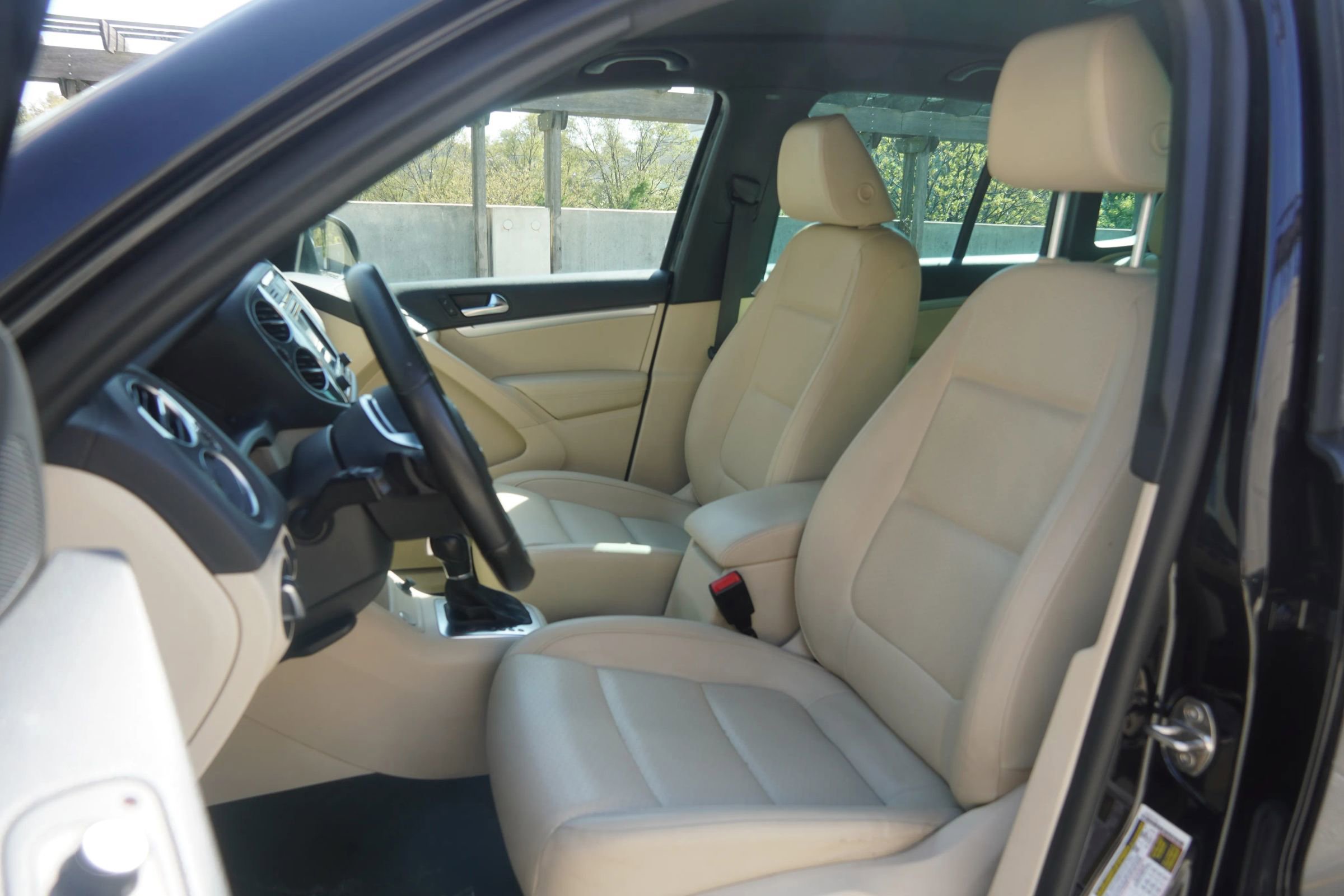 Used 2016 Volkswagen Tiguan R-Line image 25