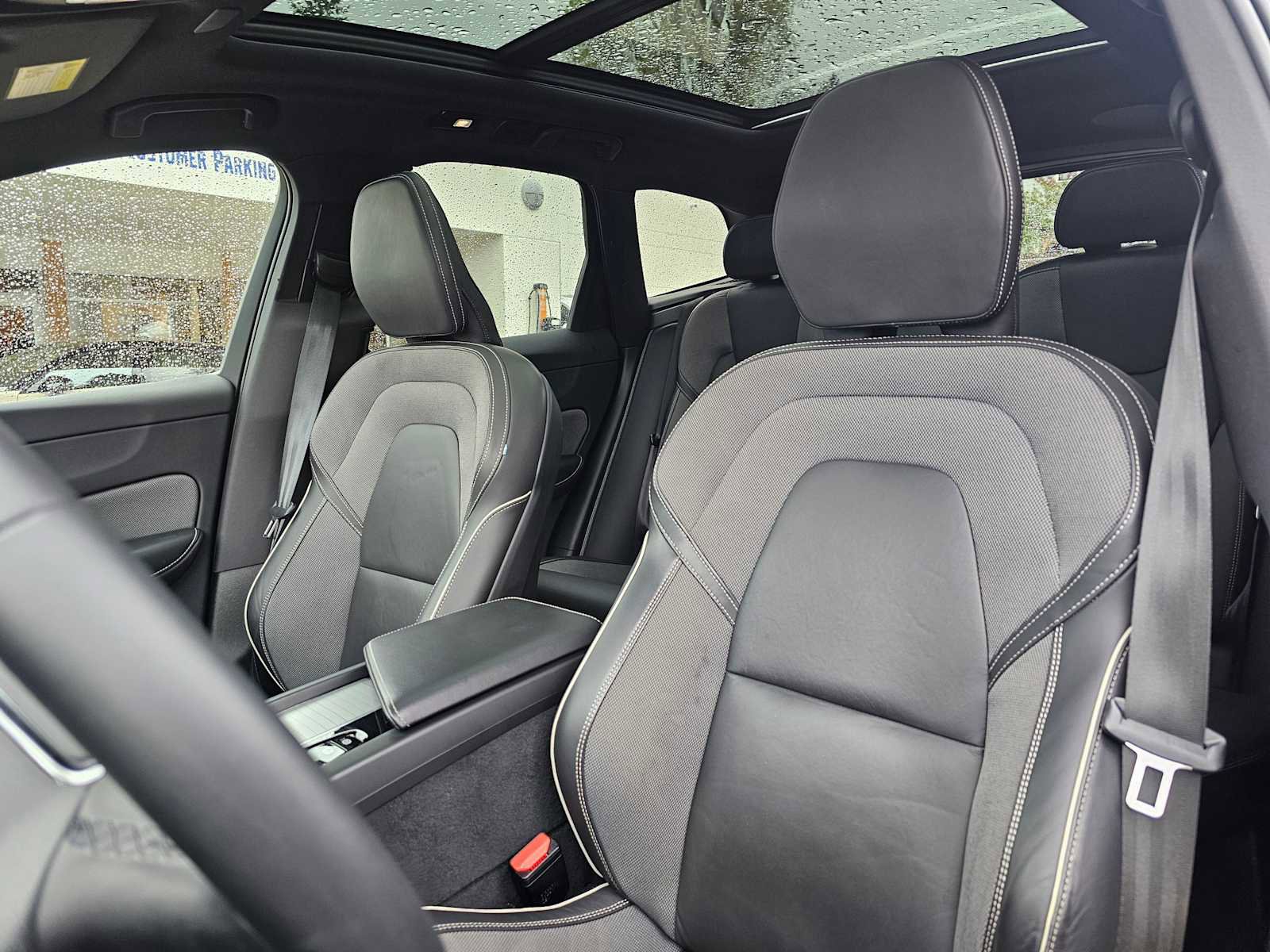 Used 2022 Volvo XC60 T8 R-Design w/ Advanced Package AWD/4WD image 22