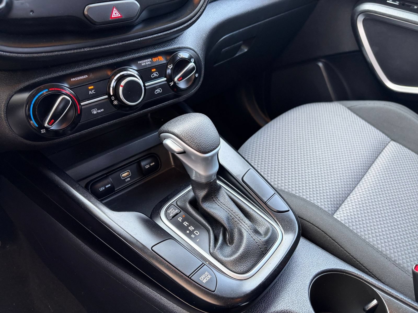 Used 2025 Kia Soul LX w/ LX Technology Package FWD image 32