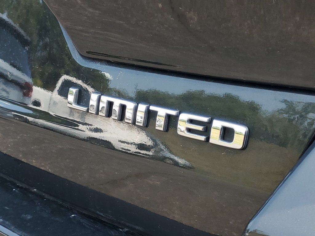 Used 2023 Jeep Grand Cherokee Limited AWD/4WD image 6