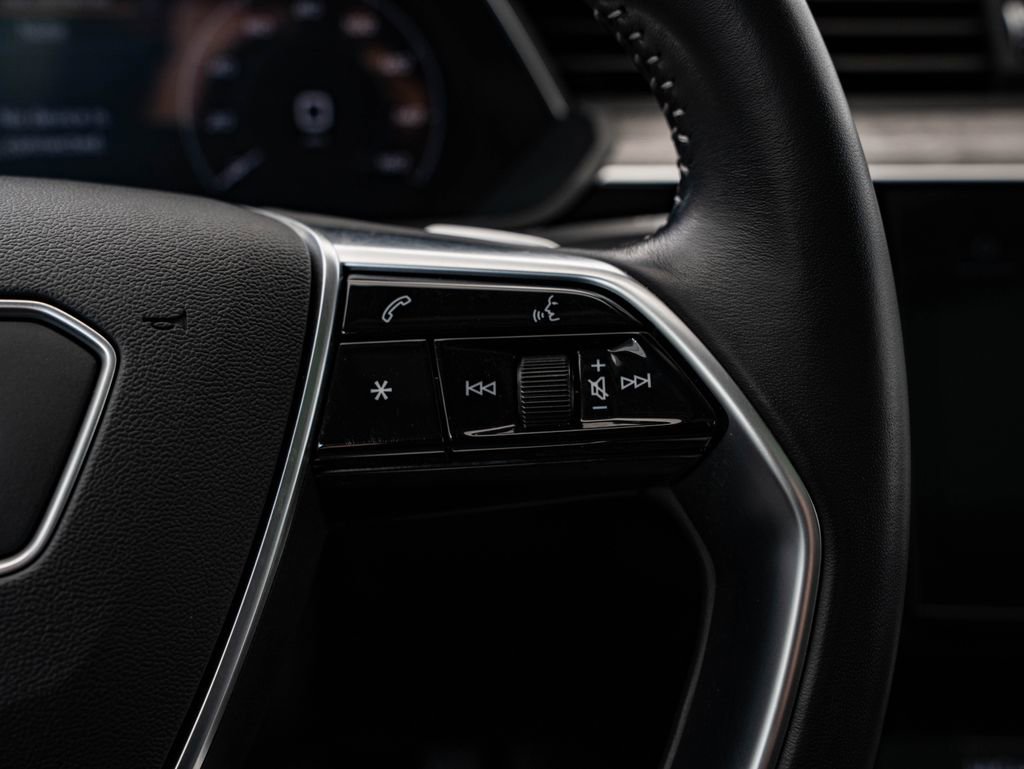 Used 2021 Audi e-tron Premium w/ Convenience Plus Package AWD/4WD image 29