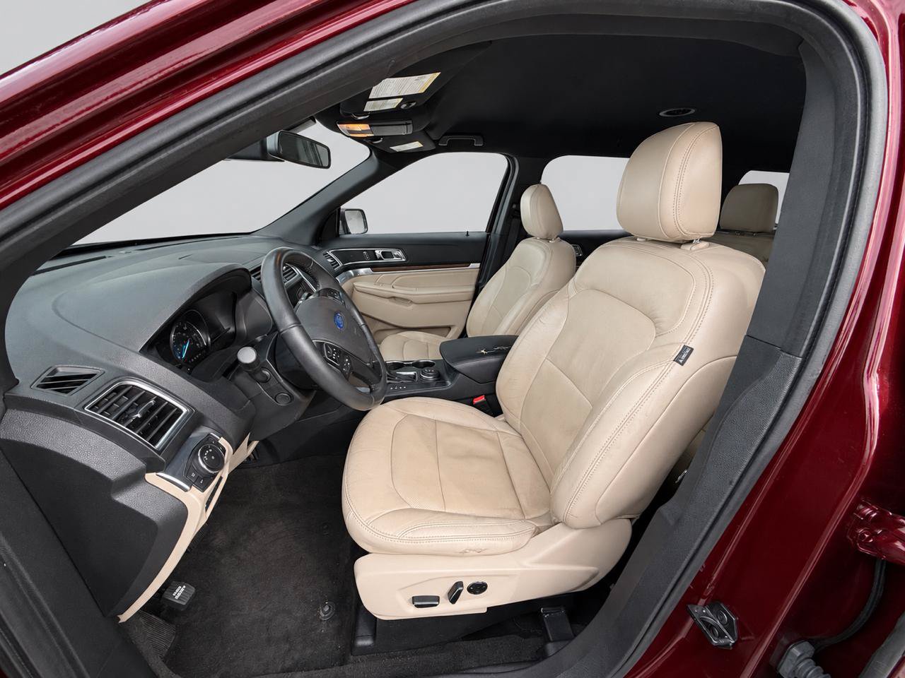 Used 2018 Ford Explorer Limited w/ Equipment Group 301A AWD/4WD image 9