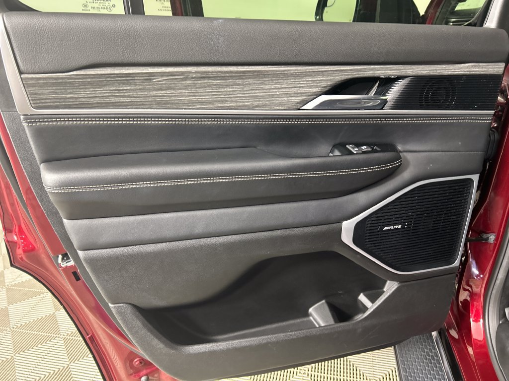 Used 2022 Jeep Wagoneer Series II AWD/4WD image 16