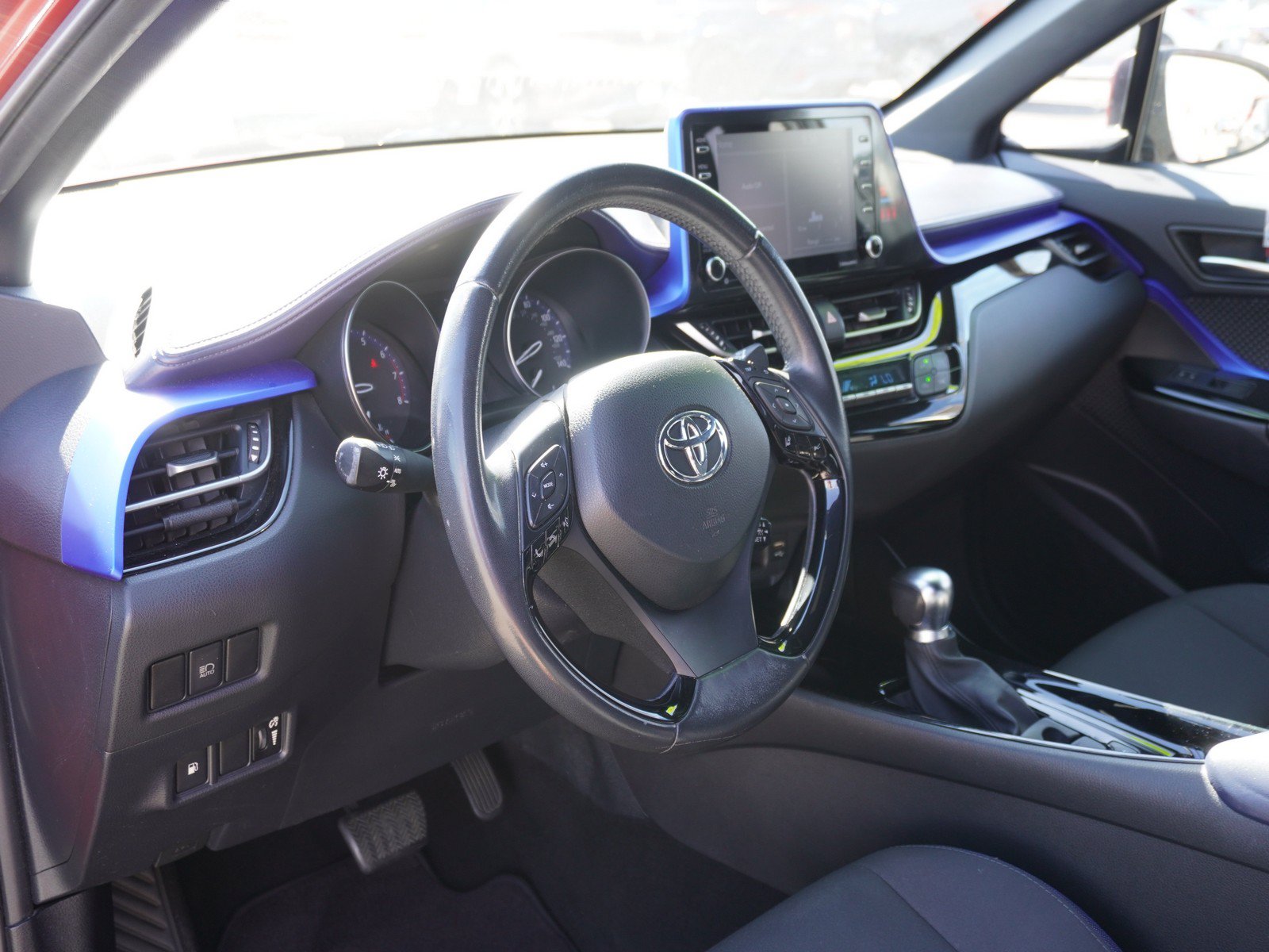 Used 2020 Toyota C-HR XLE FWD image 18