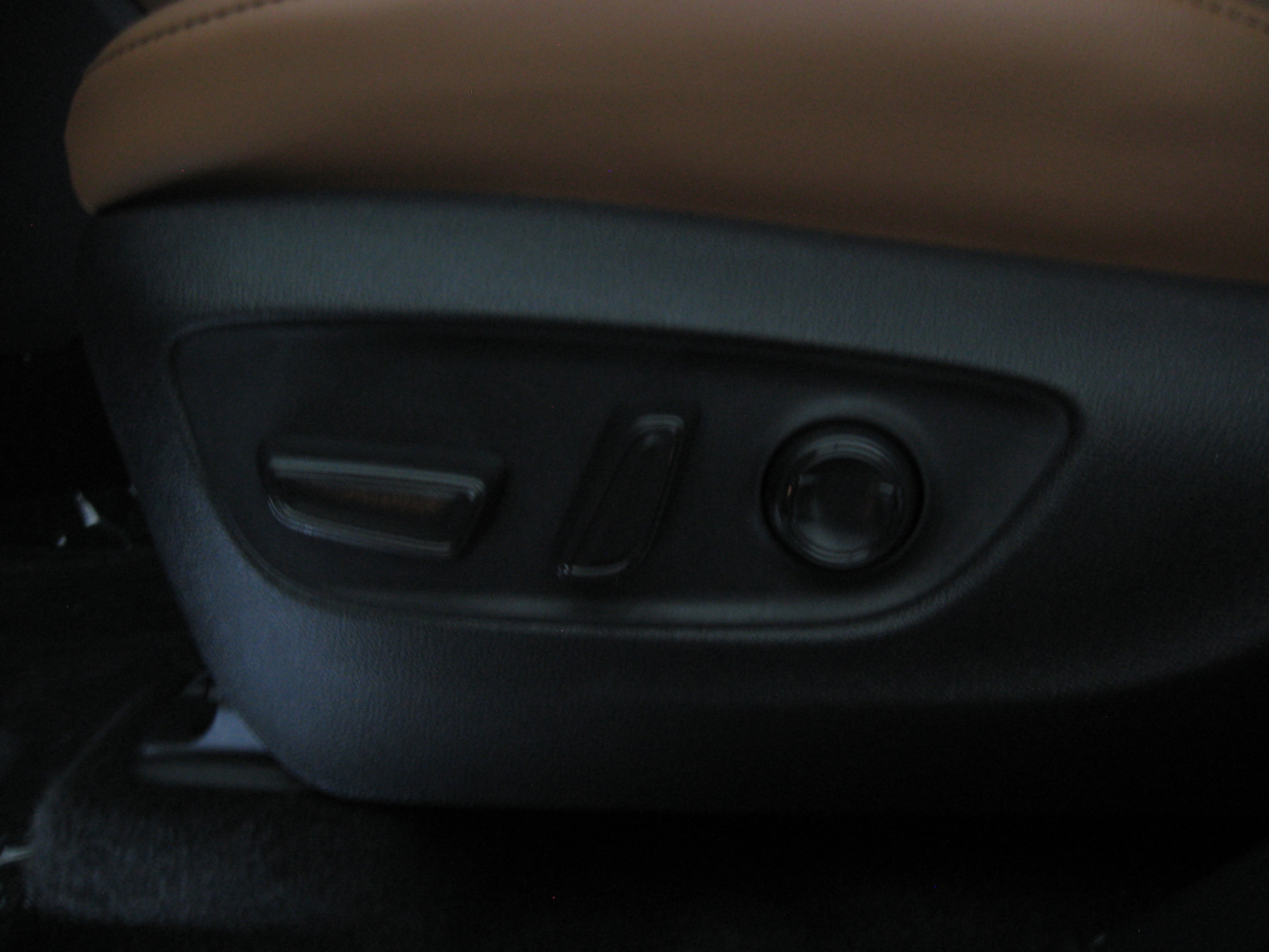 New 2026 Toyota Highlander Platinum image 14