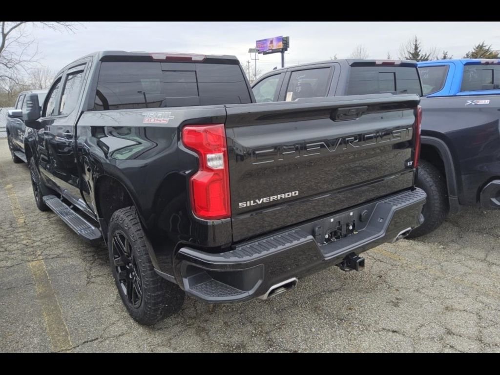 Used 2025 Chevrolet Silverado 1500 LT Trail Boss w/ Convenience Package II image 4