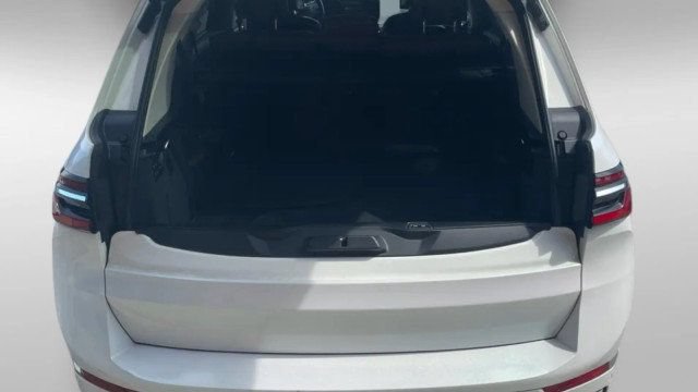 Used 2023 BMW X7 xDrive40i AWD/4WD image 11