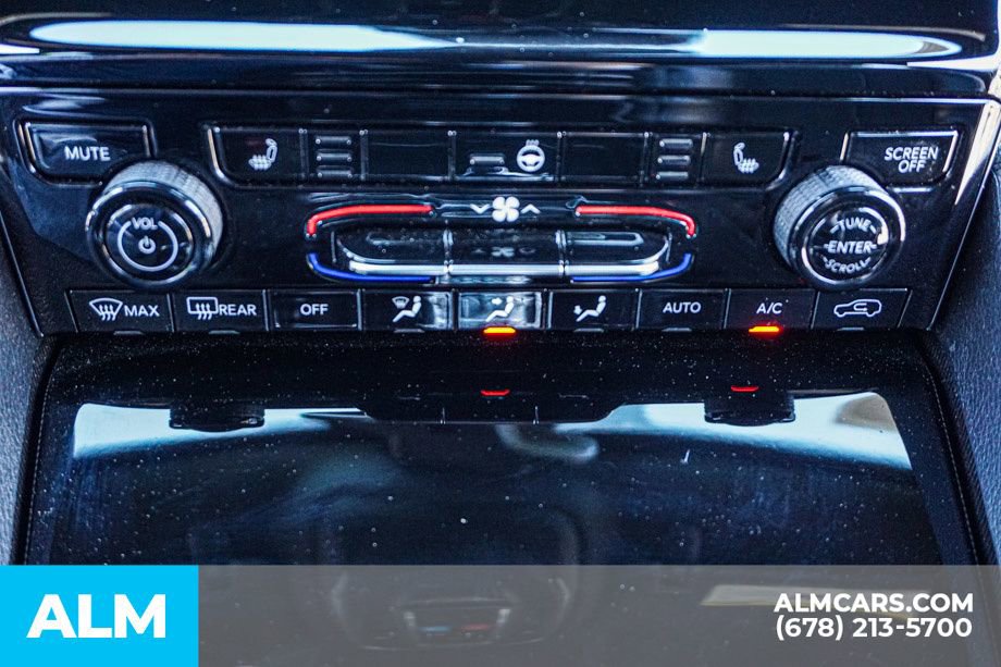 Used 2025 Jeep Grand Cherokee Altitude AWD/4WD image 42