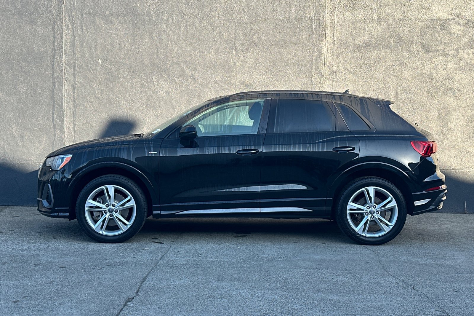 Used 2020 Audi Q3 2.0T Premium w/ Convenience Package AWD/4WD image 5