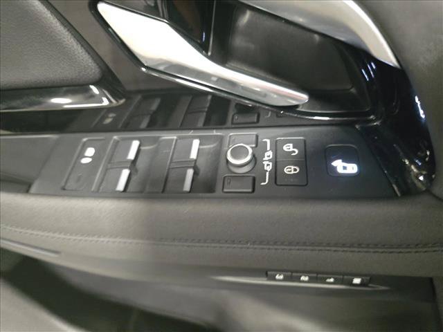Used 2020 Land Rover Range Rover Evoque SE AWD/4WD image 28