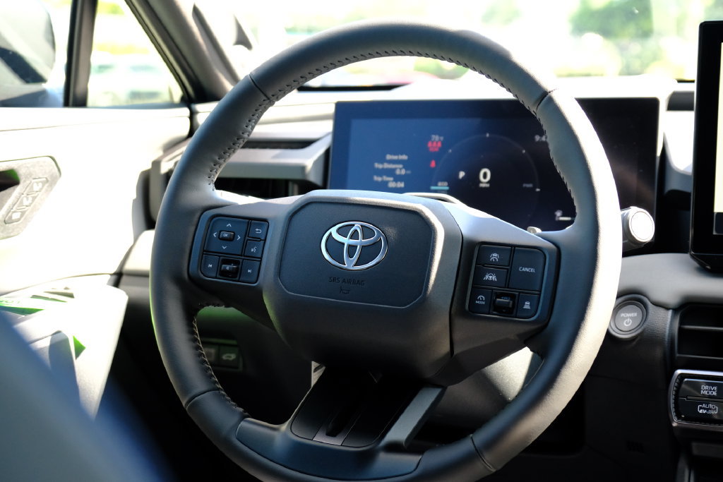 New 2026 Toyota RAV4 XSE w/ Panoramic Sun Roof Package AWD/4WD image 18