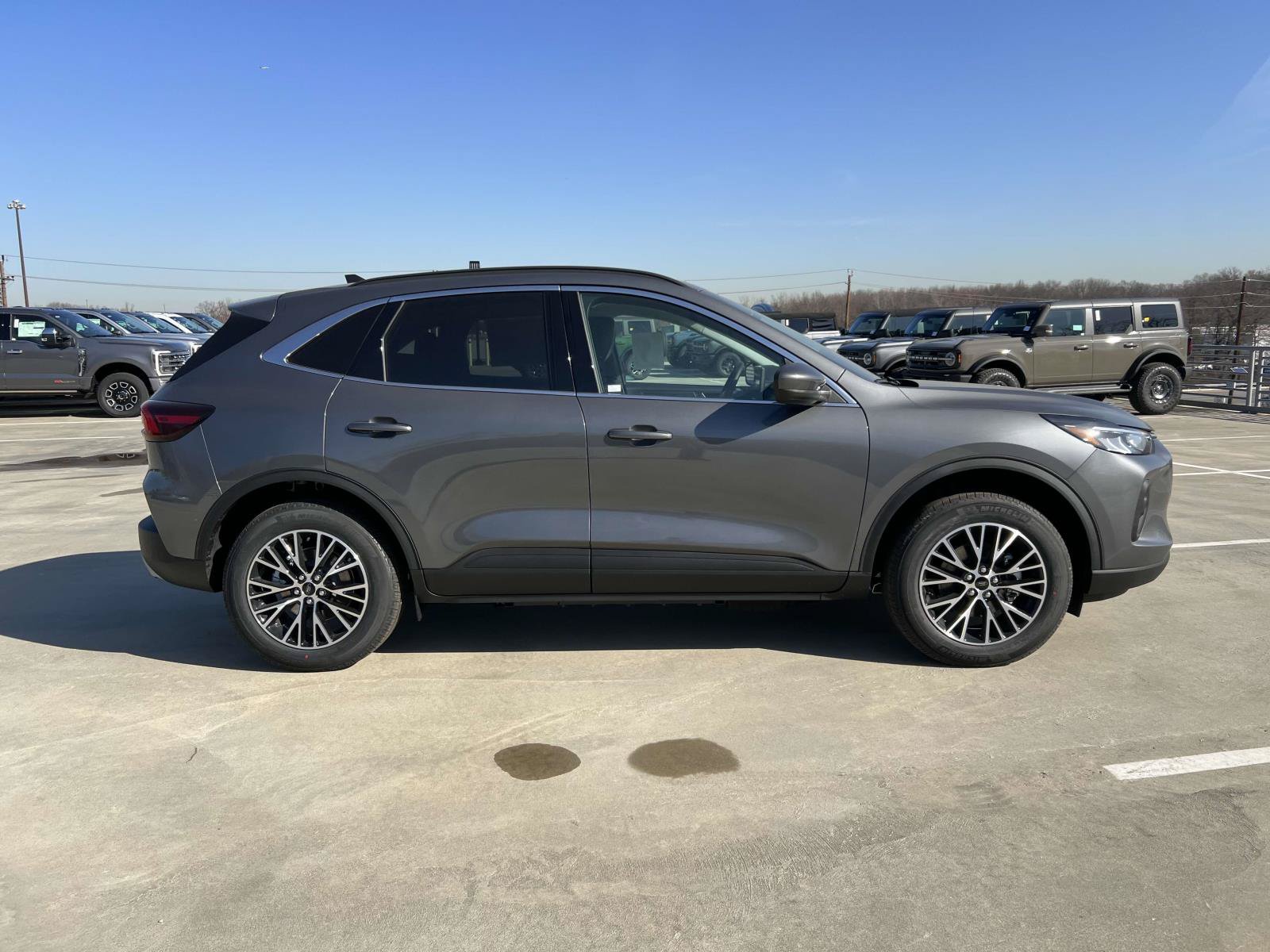 New 2025 Ford Escape SE FWD image 5