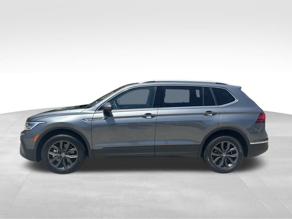 Used 2022 Volkswagen Tiguan SE FWD image 2