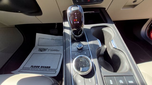 Used 2023 Cadillac XT4 Luxury w/ Cold Weather Package FWD image 21