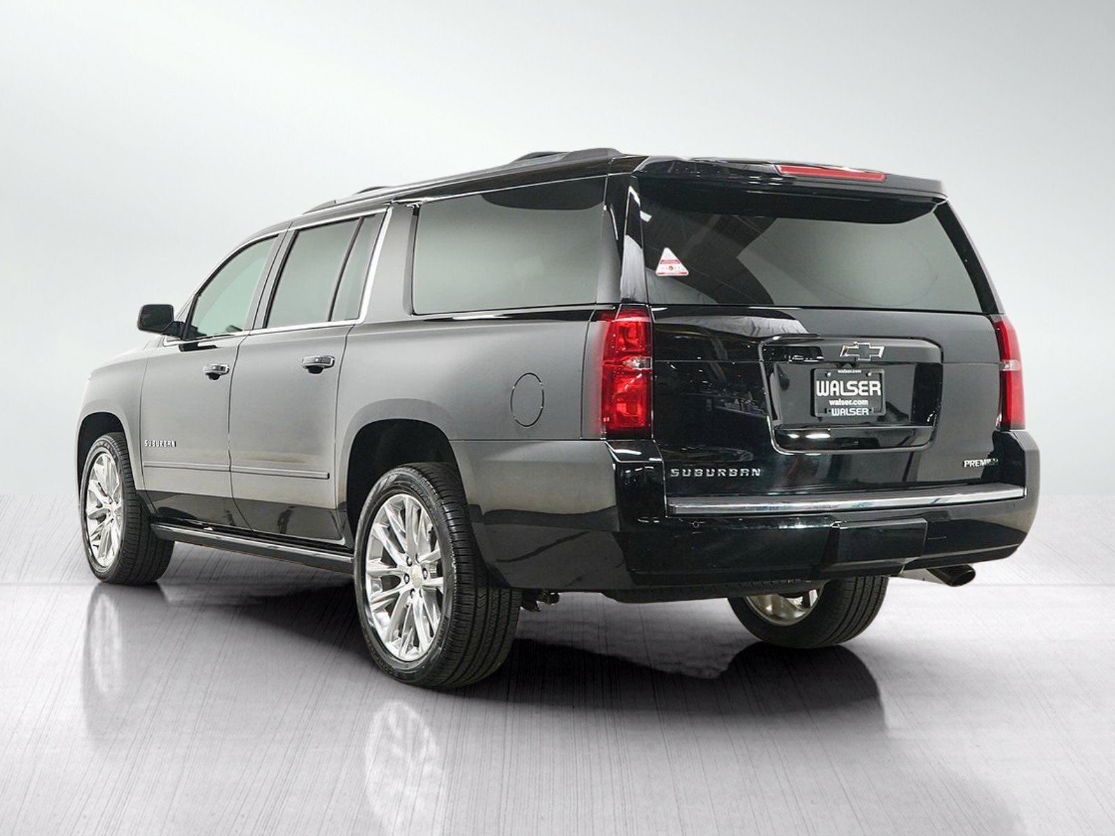 Used 2019 Chevrolet Suburban Premier w/ Premier Plus Edition AWD/4WD image 3