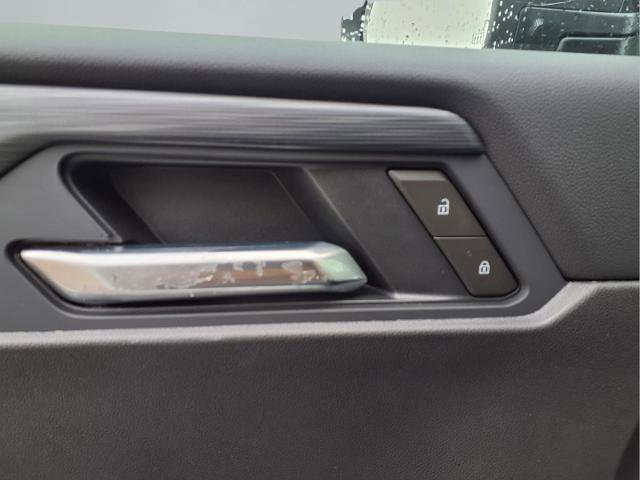 Used 2025 GMC Acadia Elevation image 17