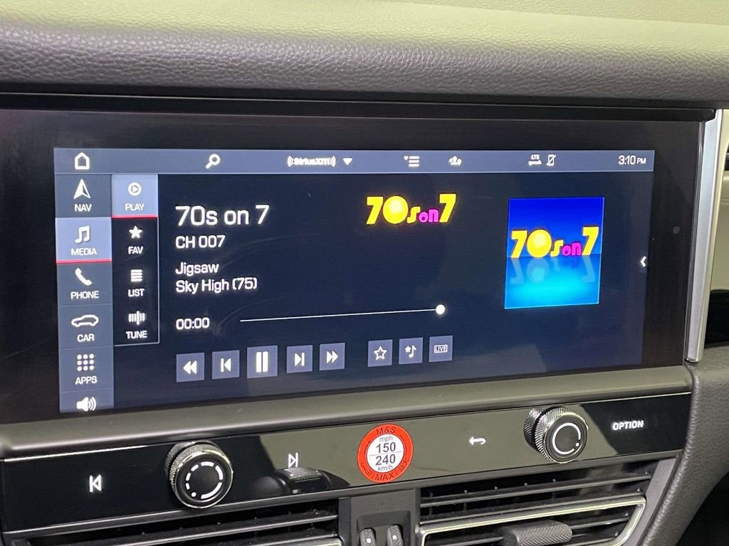 Certified 2022 Porsche Macan image 31