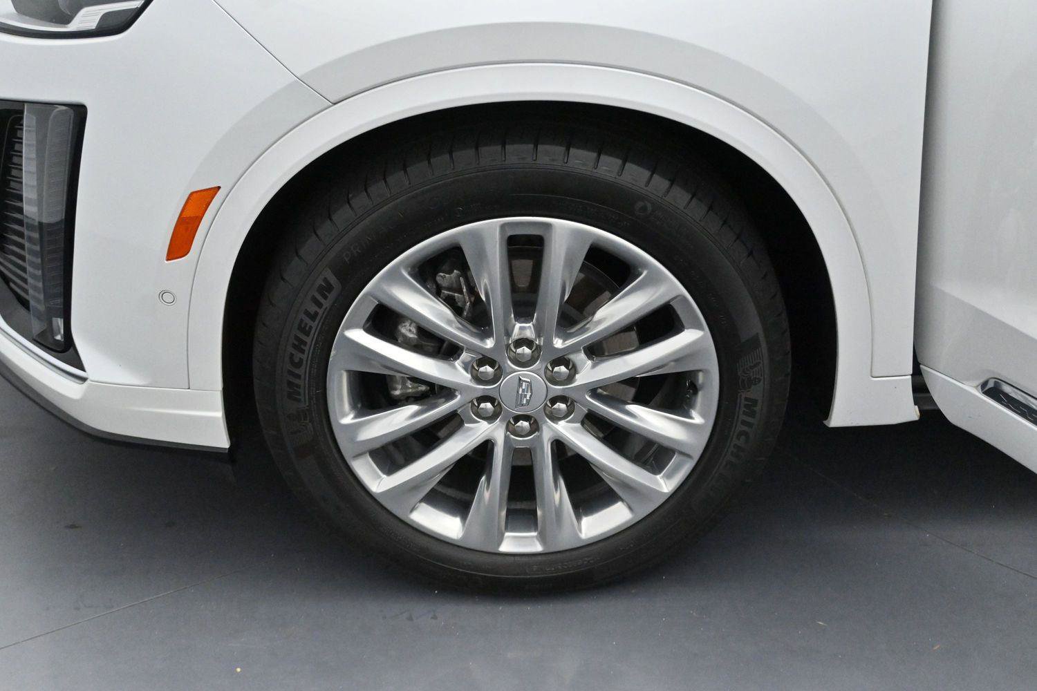 Certified 2024 Cadillac XT6 Premium Luxury w/ Technology Package FWD image 36
