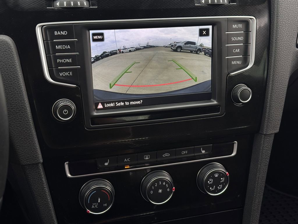 Used 2017 Volkswagen Golf S image 18