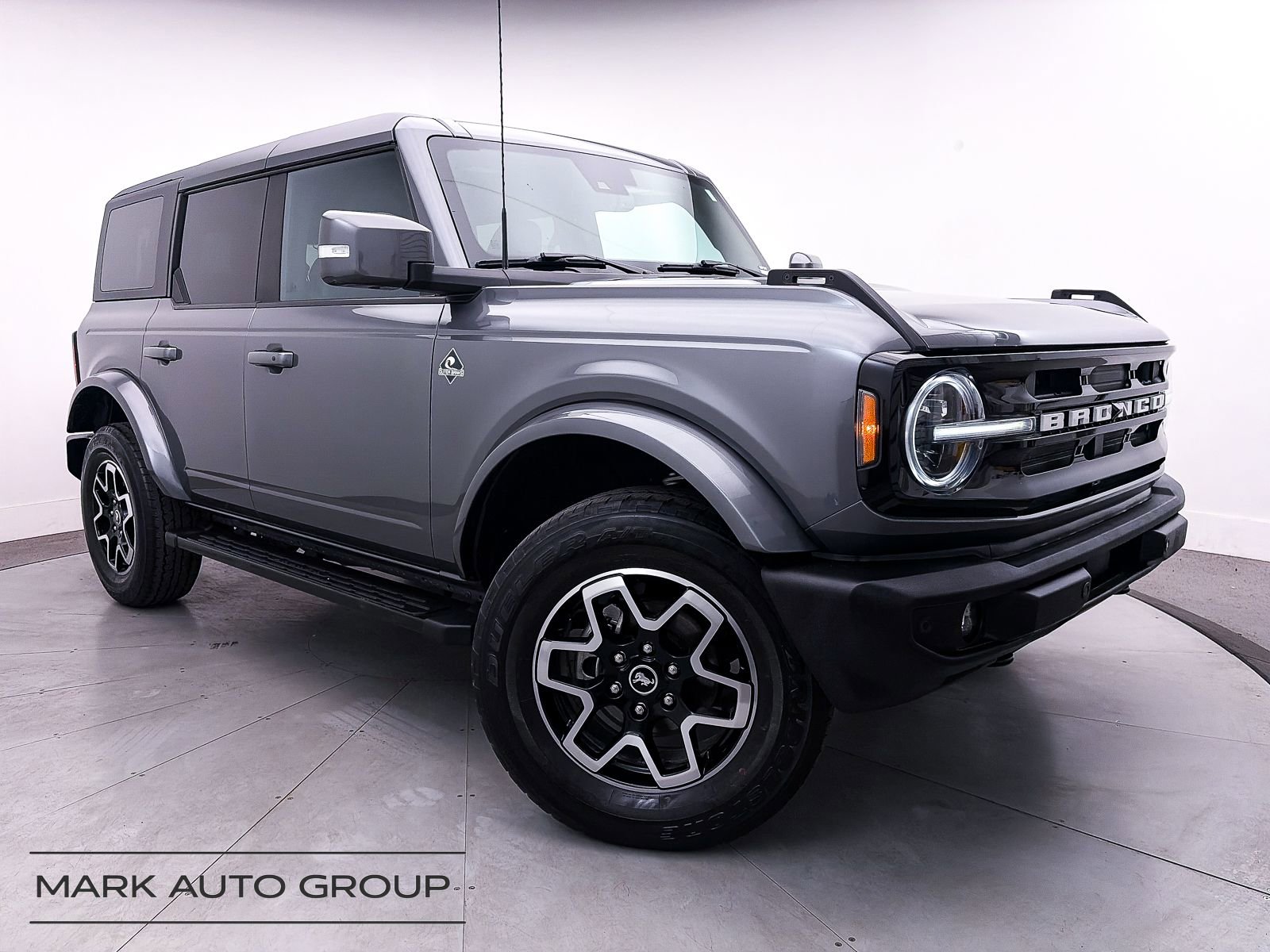 Used 2023 Ford Bronco Outer Banks image 1