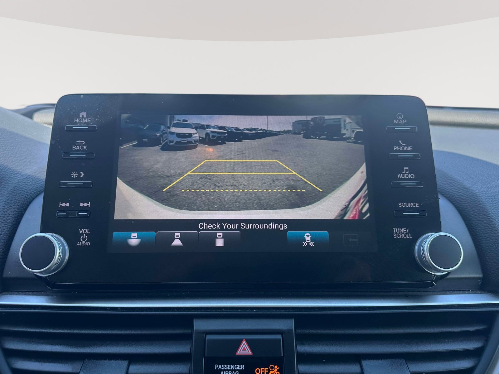 Used 2018 Honda Accord Touring image 11