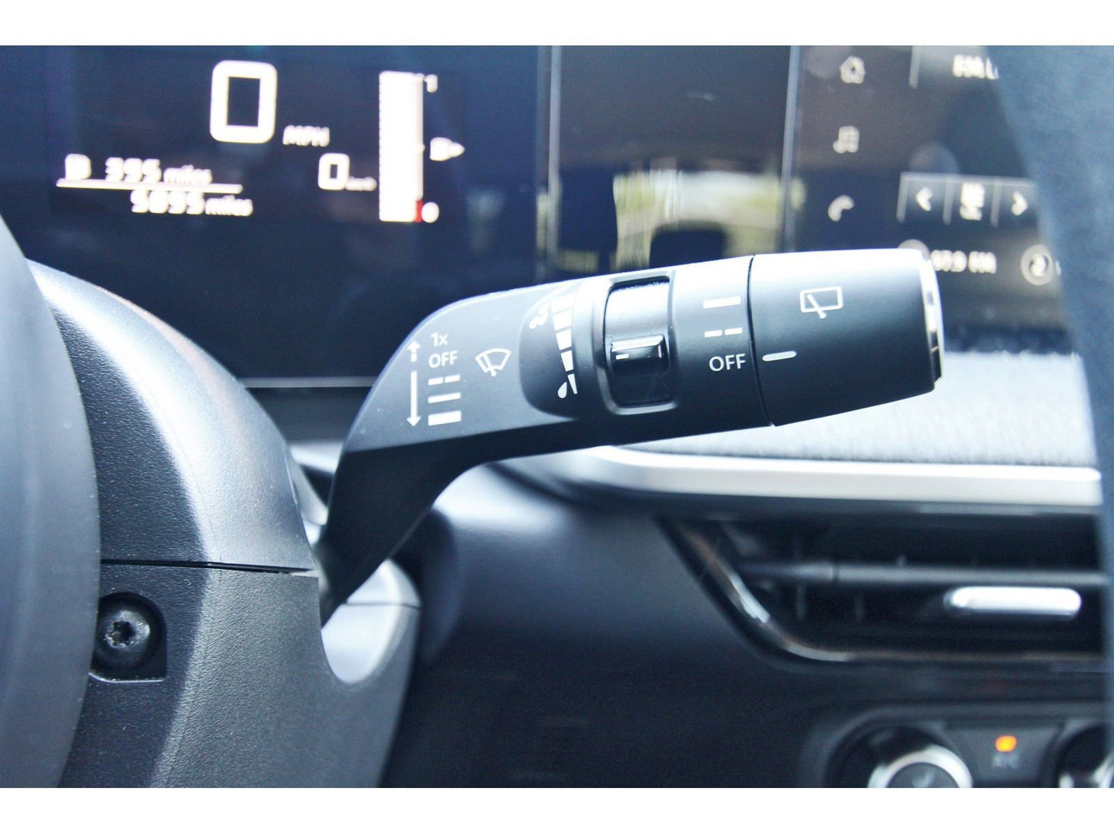 Certified 2025 Nissan Kicks SV image 21