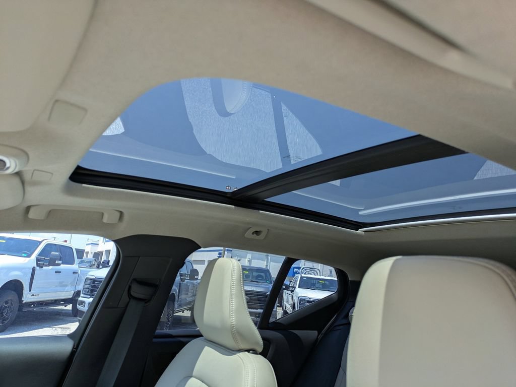 Certified 2022 Volvo XC40 T4 Momentum FWD image 20
