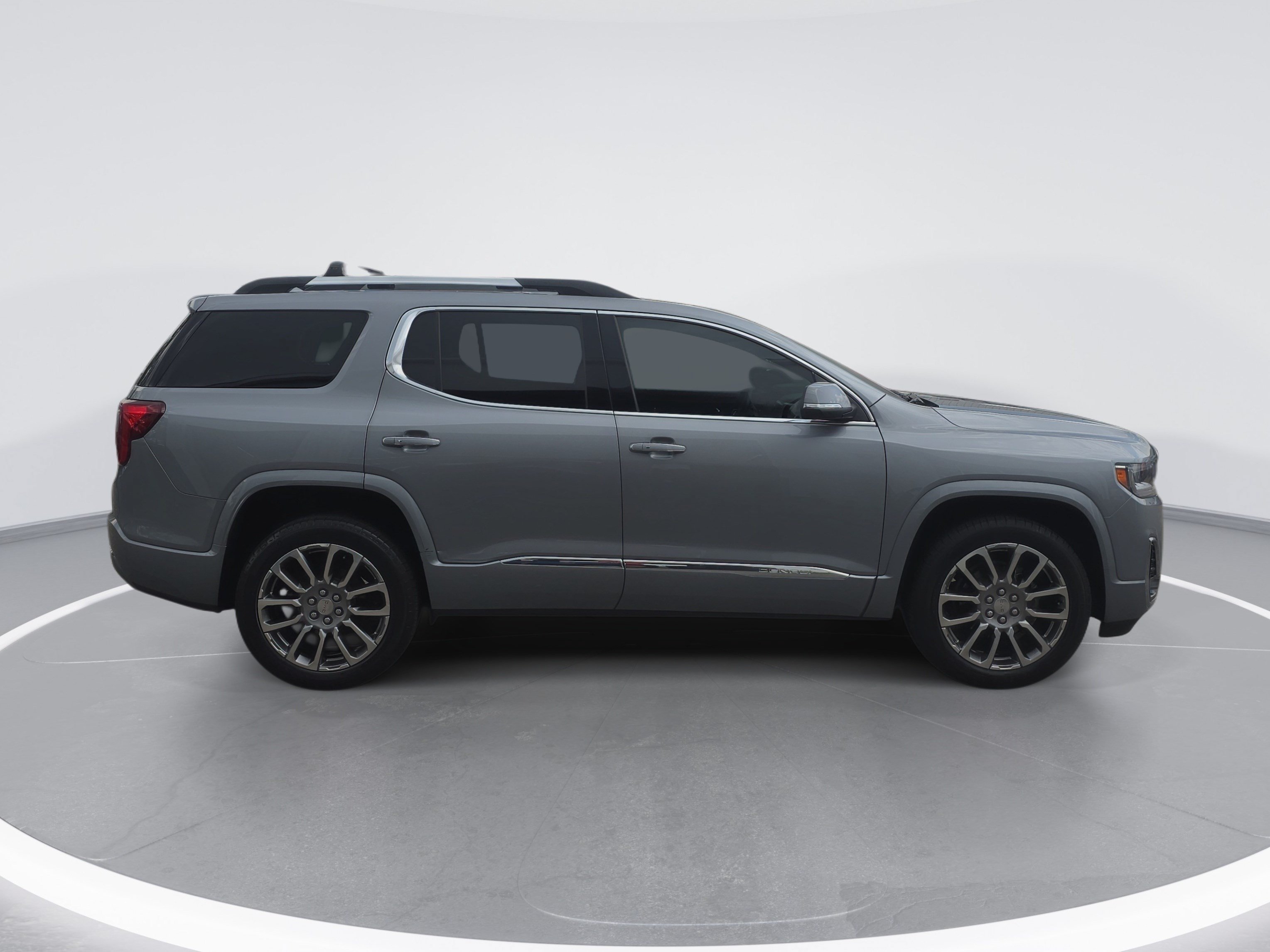 Used 2023 GMC Acadia Denali w/ Denali Ultimate Package FWD image 2
