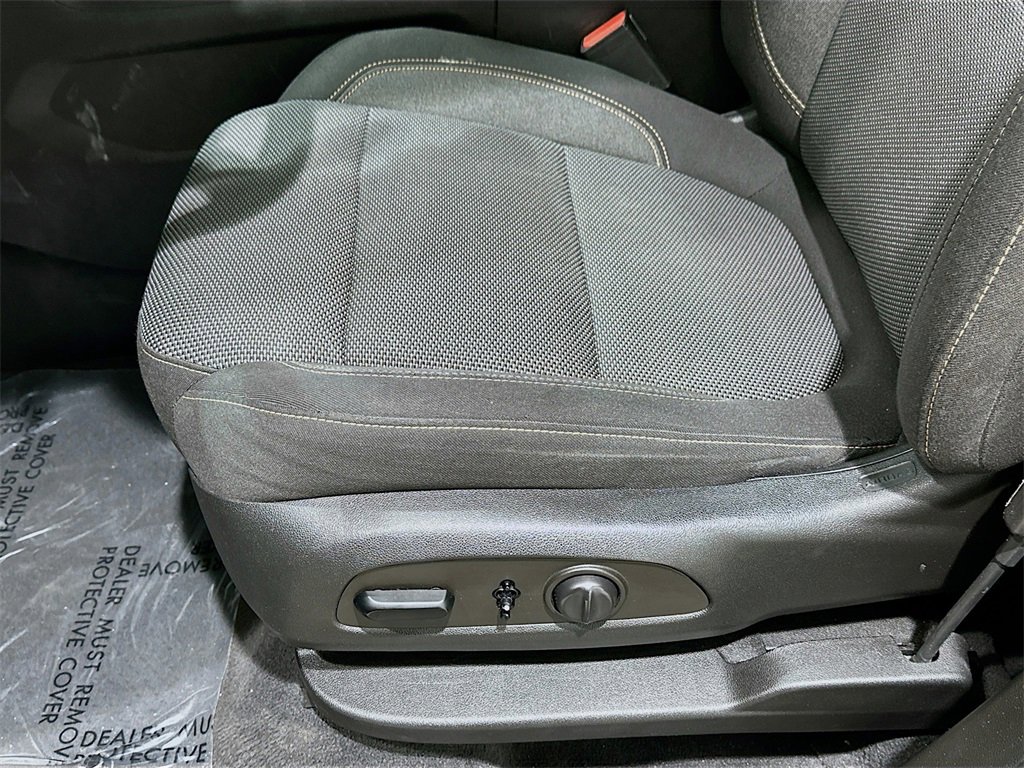 Used 2021 Chevrolet Traverse LT image 19