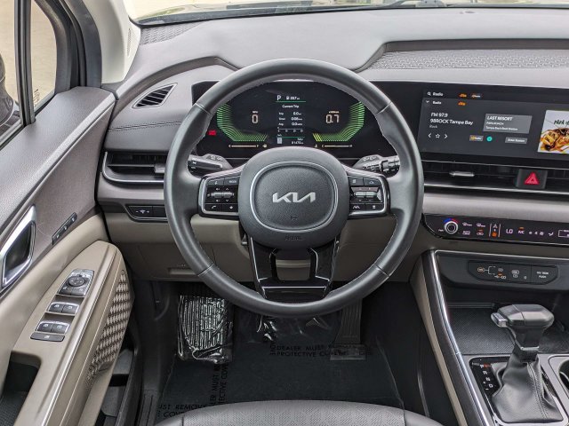 Used 2025 Kia Carnival EX FWD image 17