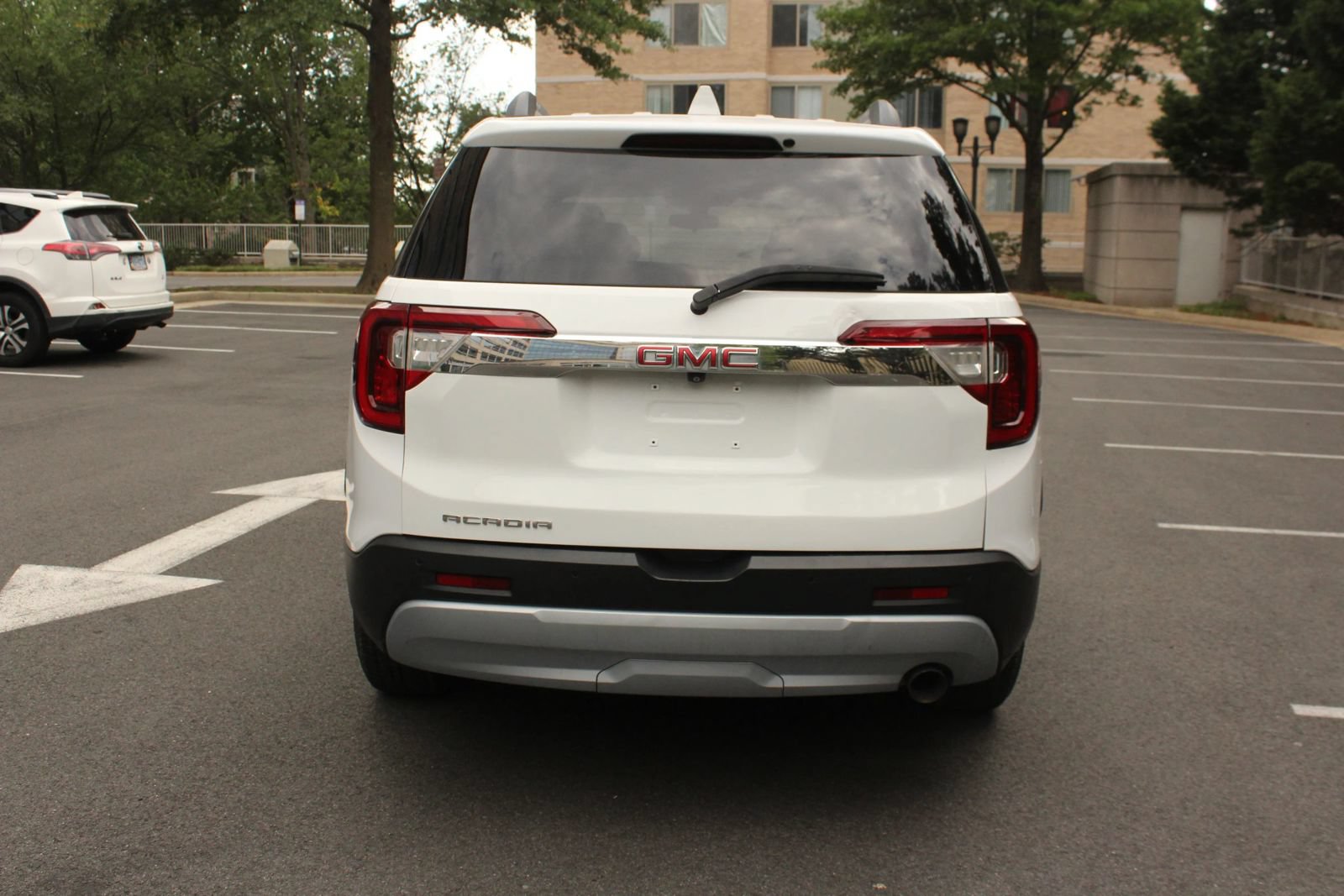 Used 2020 GMC Acadia SLE w/ Driver Convenience Package FWD image 8