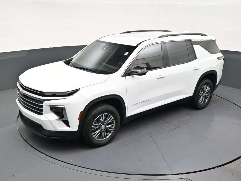 Used 2025 Chevrolet Traverse LT FWD image 12