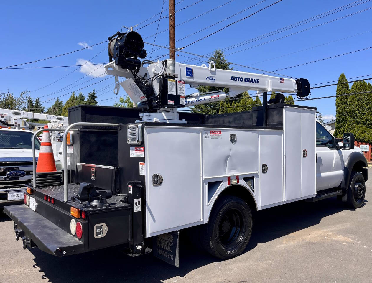 Used 2014 Ford F550 2WD Regular Cab Super Duty image 3