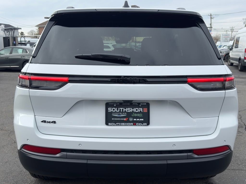 New 2026 Jeep Grand Cherokee Altitude image 6