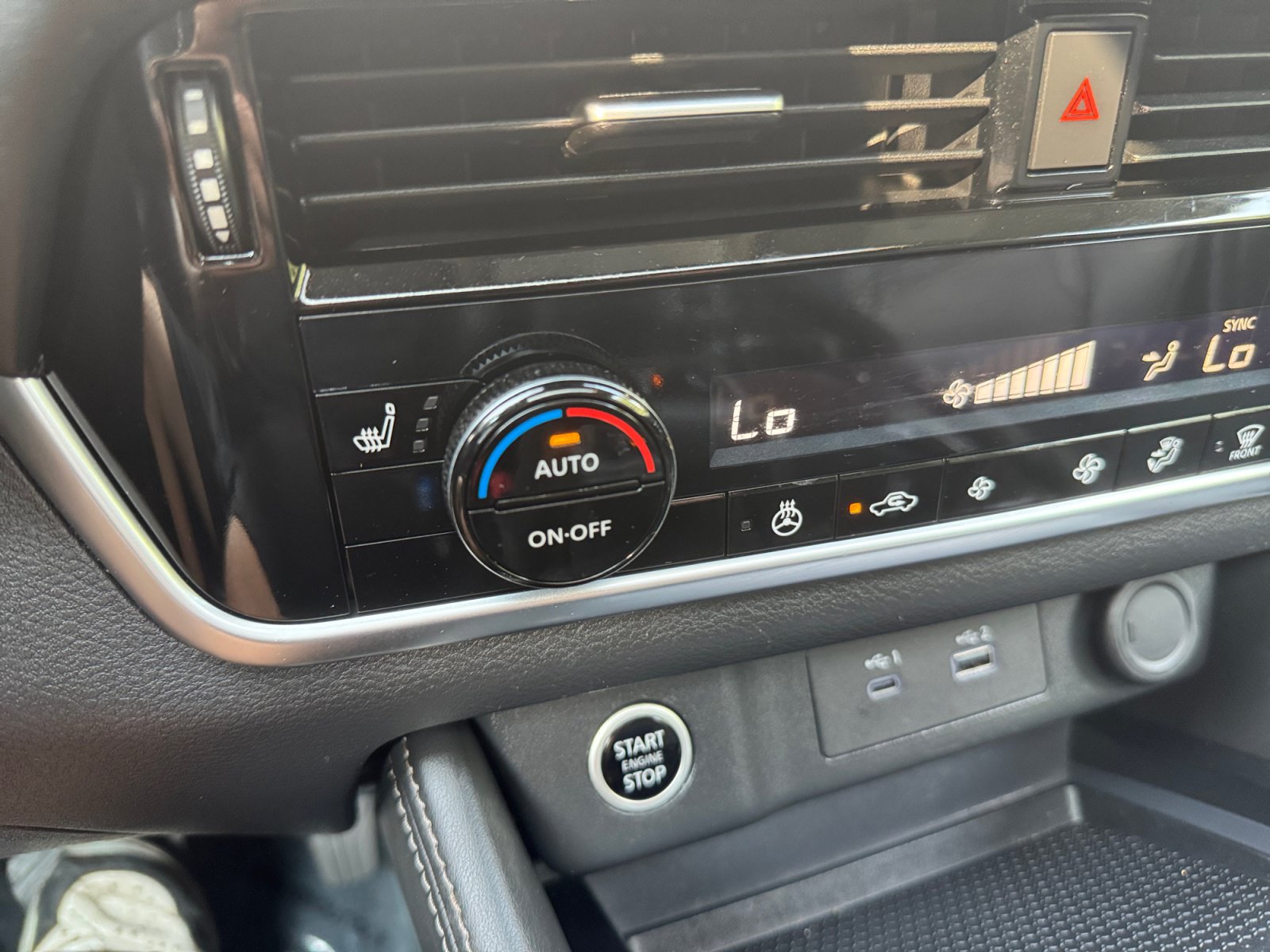 Used 2023 Nissan Rogue SL AWD/4WD image 21